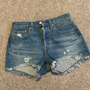 Levi 501 cut off denim shorts